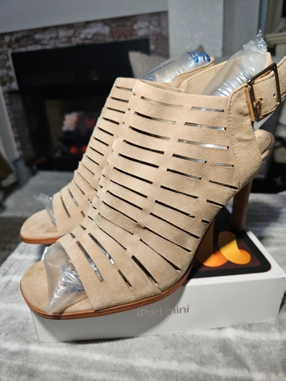 Vince Camuto Crasantha Sandal Tan Suede Caged Heel NWOT Sz 8 - Picture 2 of 8